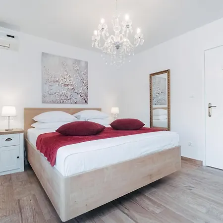 Apartament Biocic *